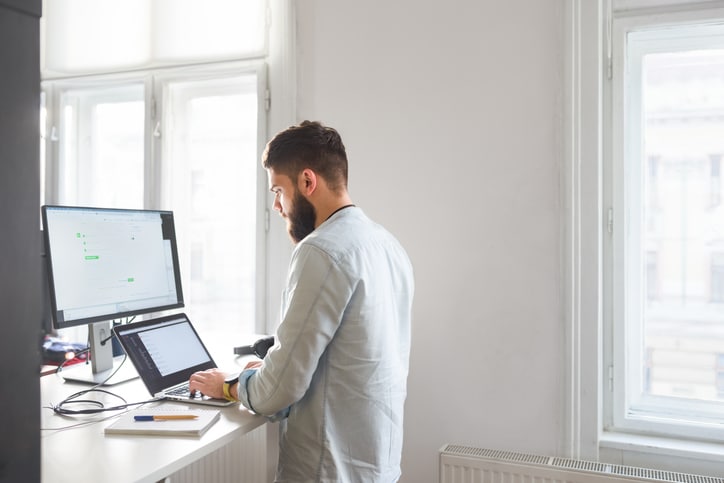 Benefits of Standing Desks for Employees and Companies
